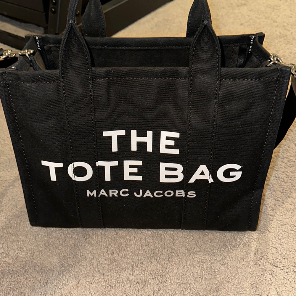 marc jacobs the tote bag in black